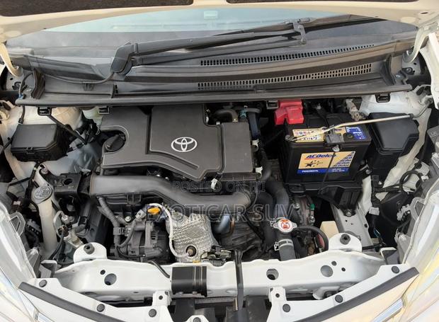 Toyota Vitz 1.0 FWD 5dr 2019 Pearl