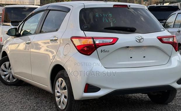 Toyota Vitz 1.0 FWD 5dr 2019 Pearl