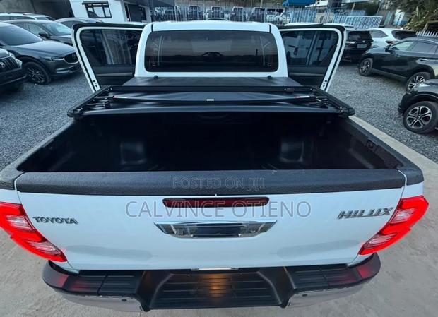 Toyota Hilux 2021 White
