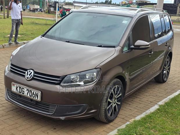 Volkswagen Touran 2014 Beige