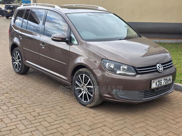 Volkswagen Touran 2014 Beige