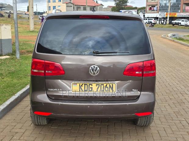 Volkswagen Touran 2014 Beige