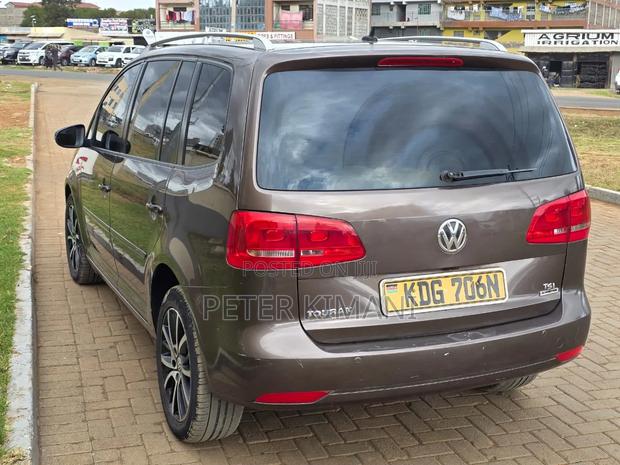 Volkswagen Touran 2014 Beige