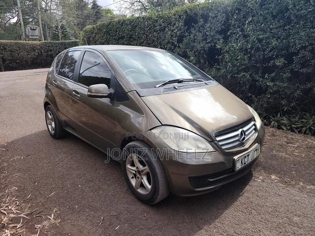 Mercedes-Benz A-Class 2011 Gold