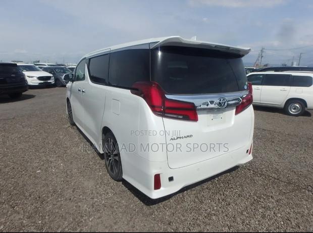 Toyota Alphard 2.5 Petrol FWD 2019 White