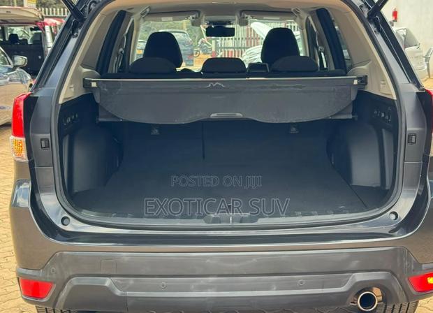 Subaru Forester Premium AWD 2019 Gray