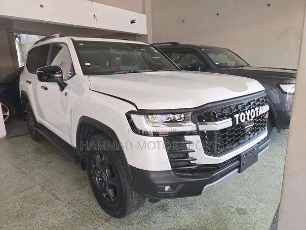 Toyota Land Cruiser LC300 2023 White