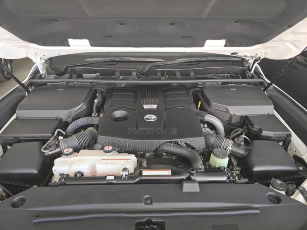 Toyota Land Cruiser LC300 2023 White