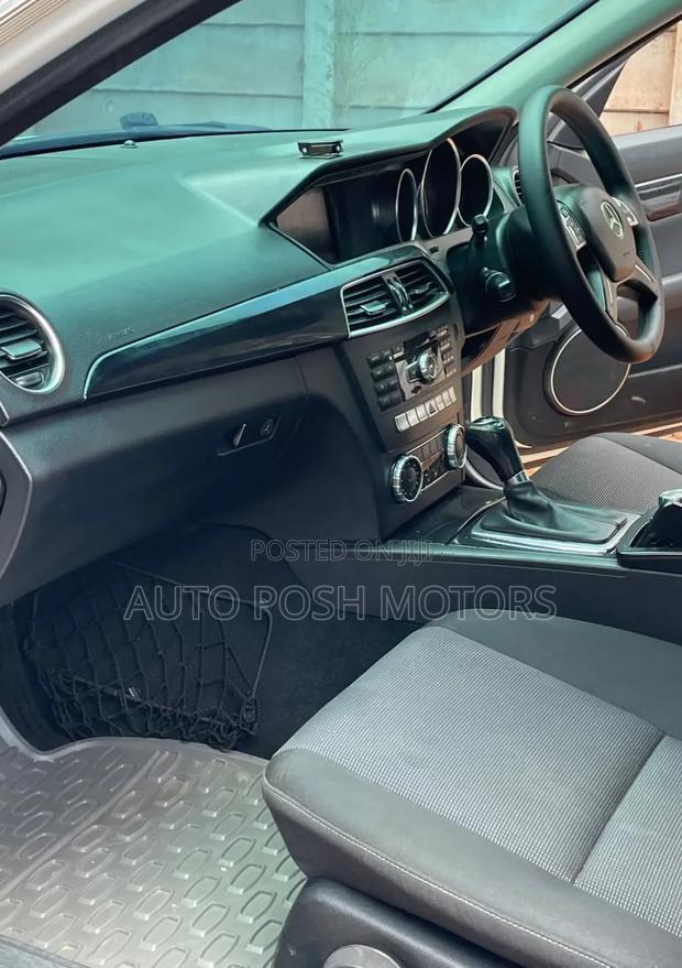 Mercedes-Benz C200 2011