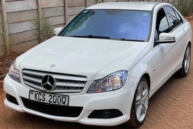 Mercedes-Benz C200 2011