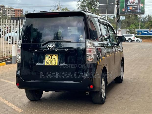 Toyota Voxy 2009 Black