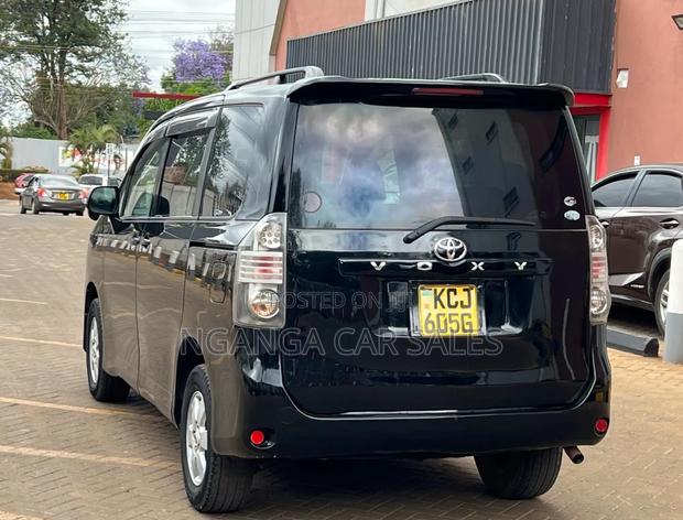 Toyota Voxy 2009 Black