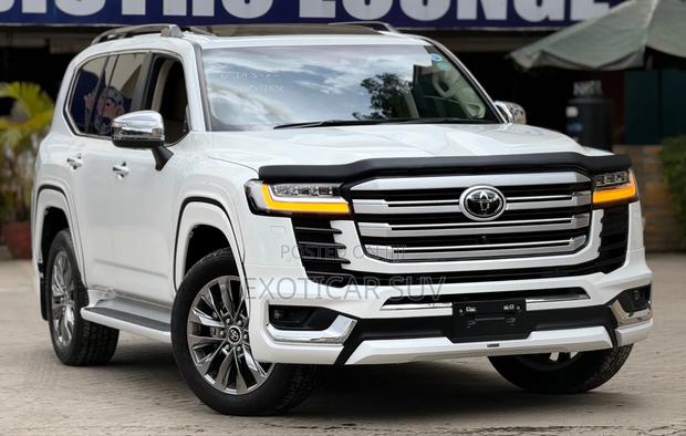 Toyota Land Cruiser LC300 2023 Pearl