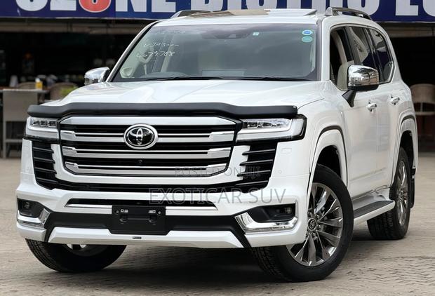Toyota Land Cruiser LC300 2023 Pearl