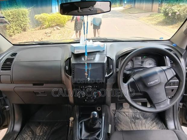 Isuzu D-MAX 2023 Gray