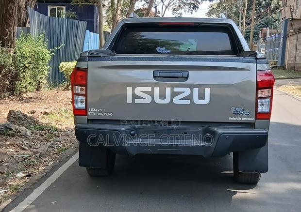 Isuzu D-MAX 2023 Gray