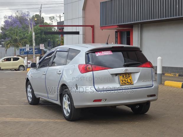 Toyota Caldina 2005 Silver