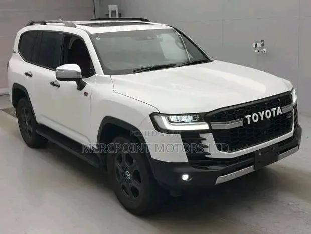 Toyota Land Cruiser Prado 2023 White