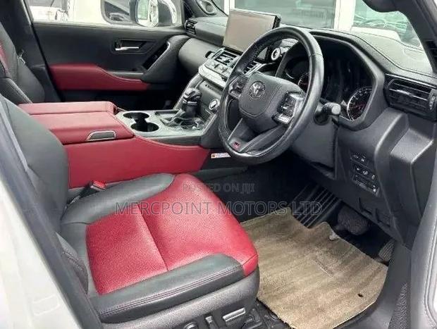 Toyota Land Cruiser Prado 2023 White