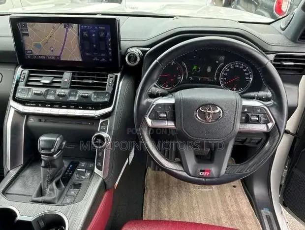 Toyota Land Cruiser Prado 2023 White