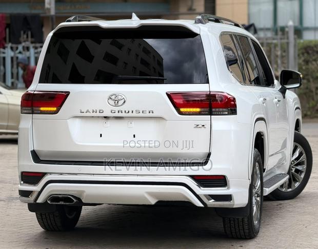 Toyota Land Cruiser 2023