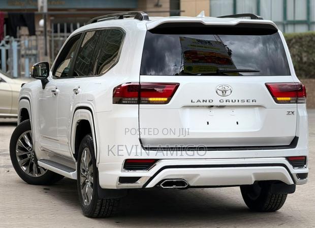 Toyota Land Cruiser 2023