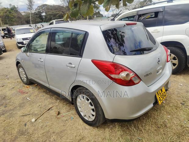 Nissan Tiida 2012 Silver