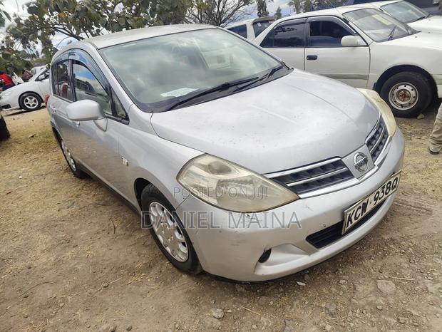 Nissan Tiida 2012 Silver