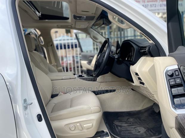 Toyota Land Cruiser LC300 2023 White