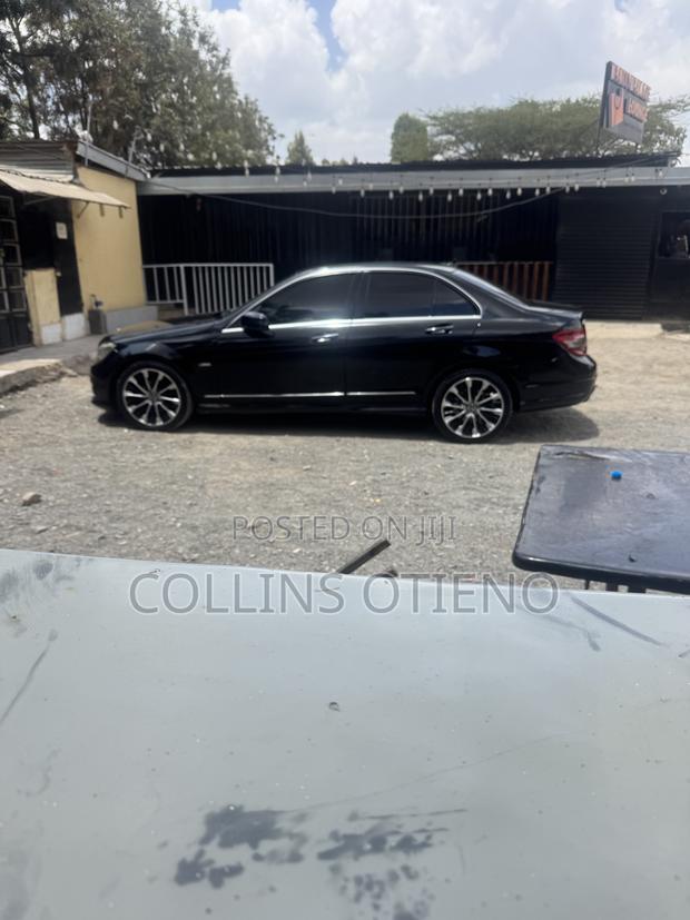 Mercedes-Benz C200 2009 Black