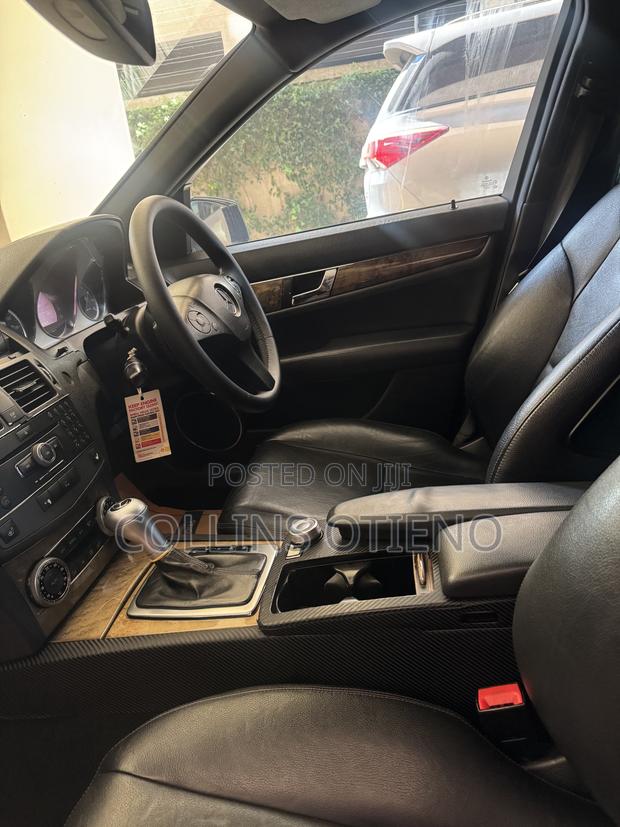 Mercedes-Benz C200 2009 Black