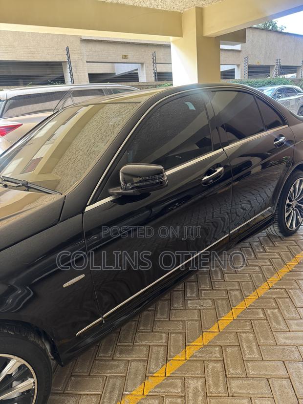 Mercedes-Benz C200 2009 Black