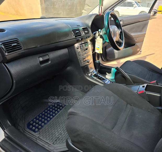 Toyota Avensis 2005 Silver