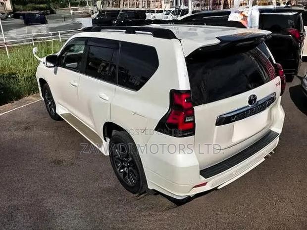 Toyota Land Cruiser Prado 2.8 2019 White