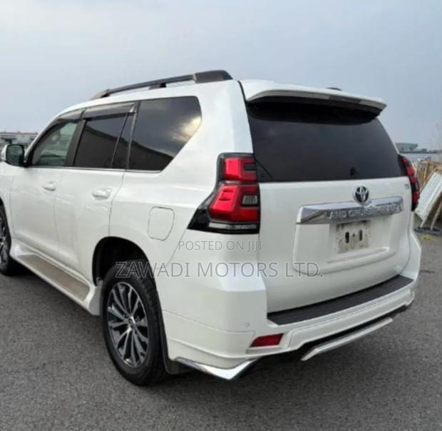 Toyota Land Cruiser Prado 2.8 2019 White