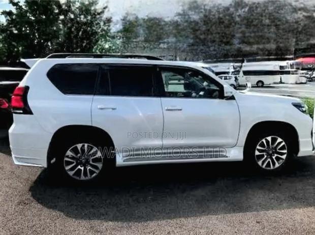Toyota Land Cruiser Prado 2.8 2019 White