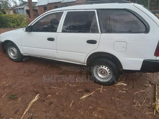 Toyota Corolla G-Touring 2000 White