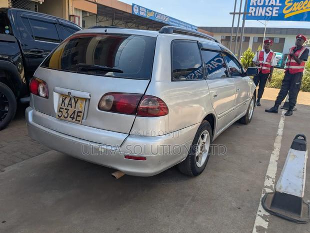 Toyota Caldina 2004 Silver