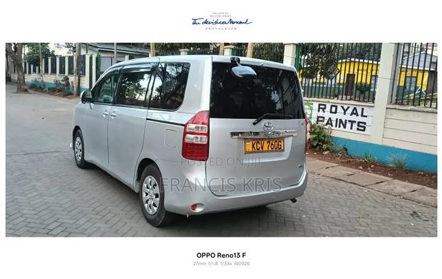 Toyota Noah 2012 Silver