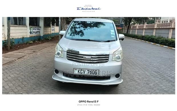 Toyota Noah 2012 Silver