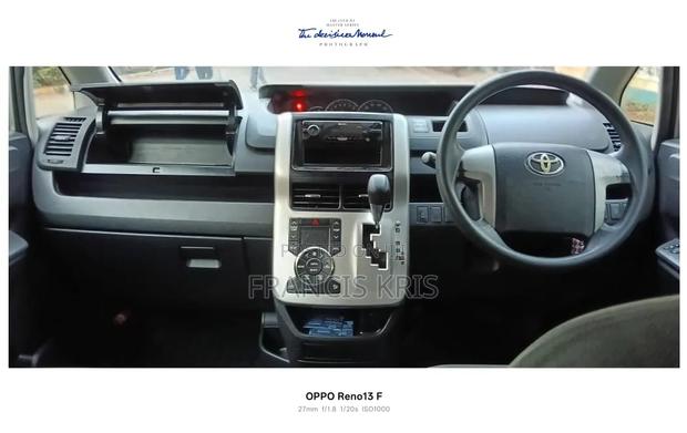 Toyota Noah 2012 Silver