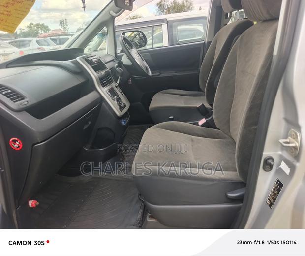 Toyota Noah 2012 Silver