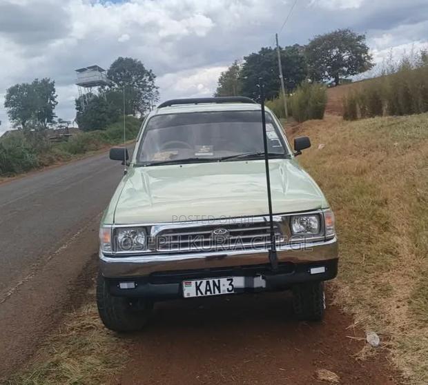 Toyota Hilux 1998 Green