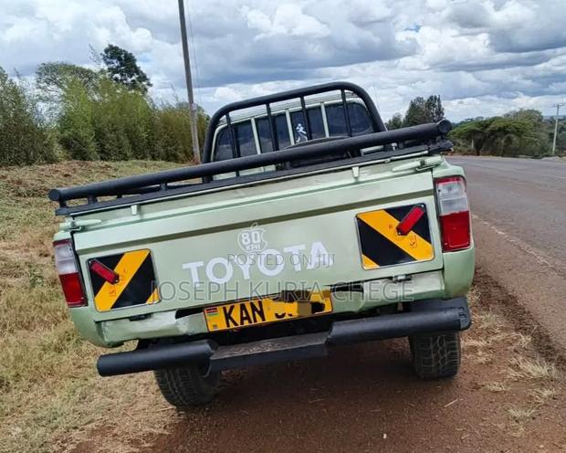 Toyota Hilux 1998 Green