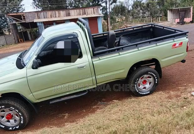 Toyota Hilux 1998 Green