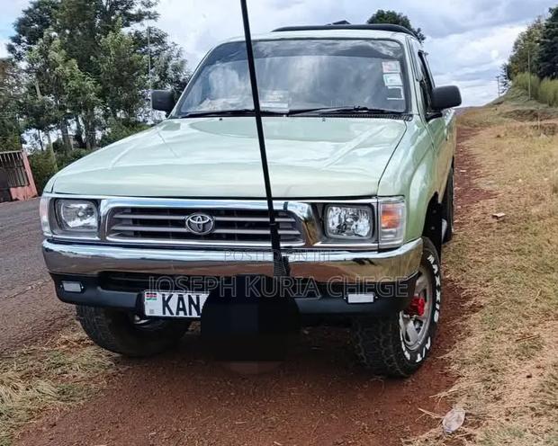 Toyota Hilux 1998 Green