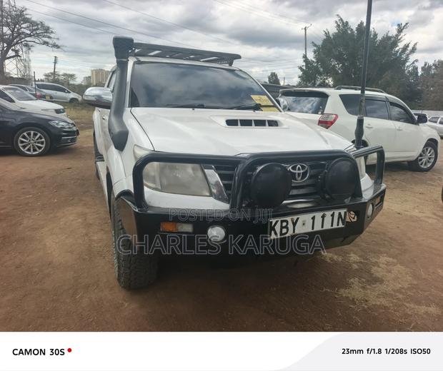 Toyota Hilux 2014 White