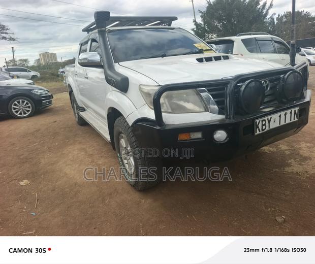 Toyota Hilux 2014 White