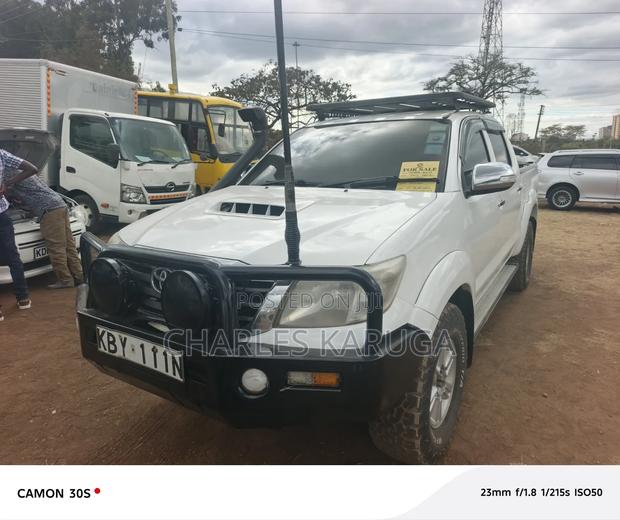 Toyota Hilux 2014 White