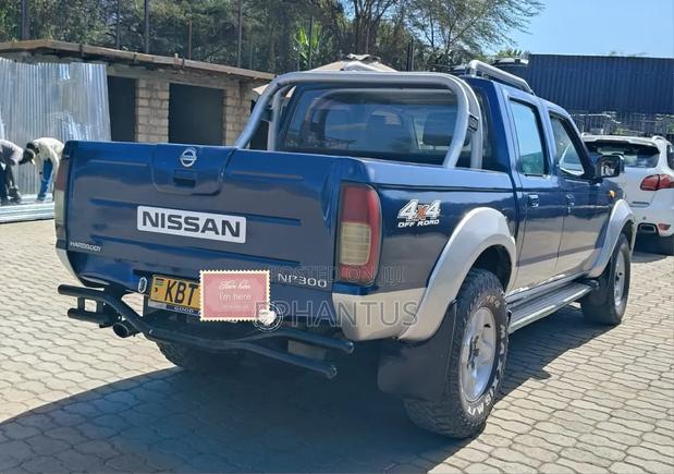Nissan Hardbody 2010 Blue